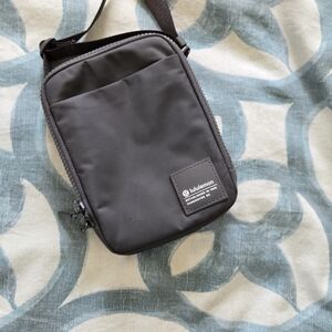 lululemon athletica  Compact Crossbody Bag in Black